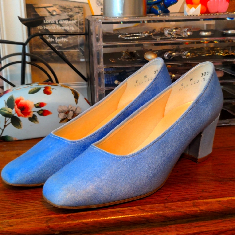 Coloriffica blue heels size 8